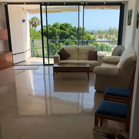 Views Across Ports And Beaches شقة ليدز